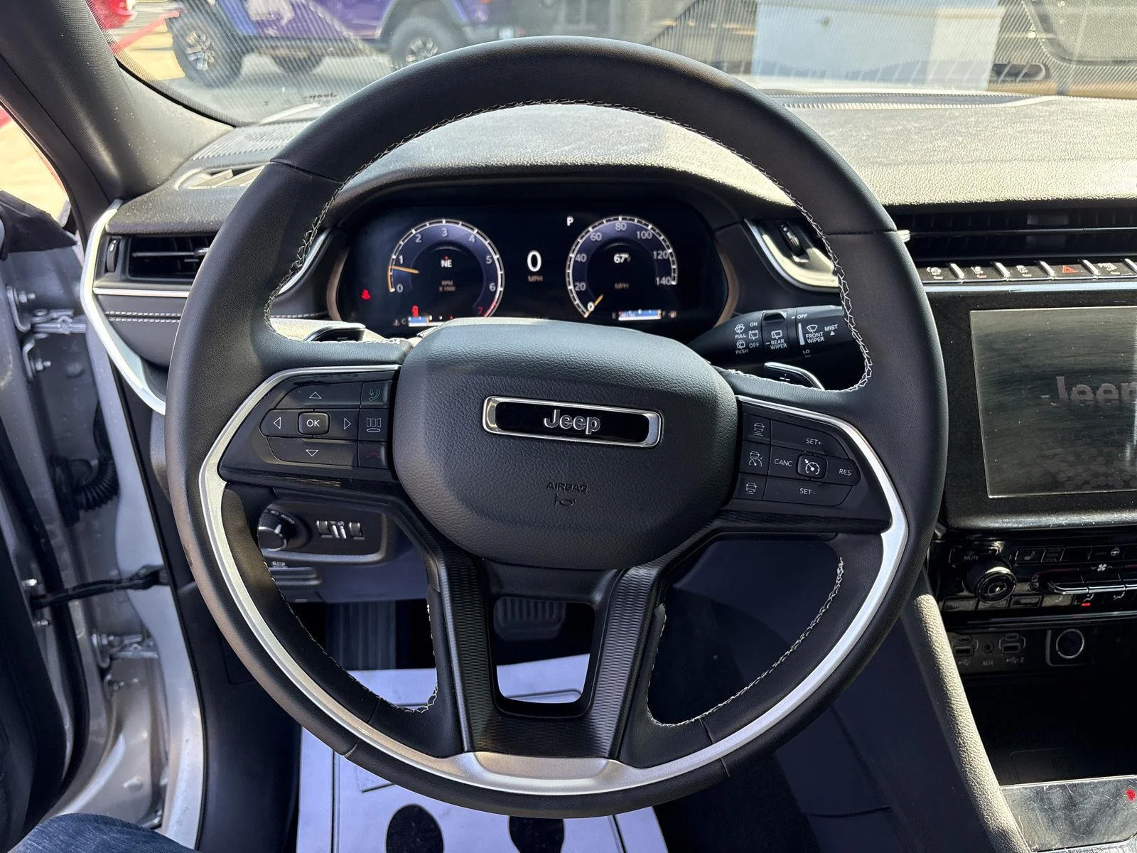Used 2025 Silver Zynith Jeep Altitude image 17