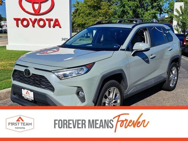Certified Used 2020  Toyota XLE Premium image 1