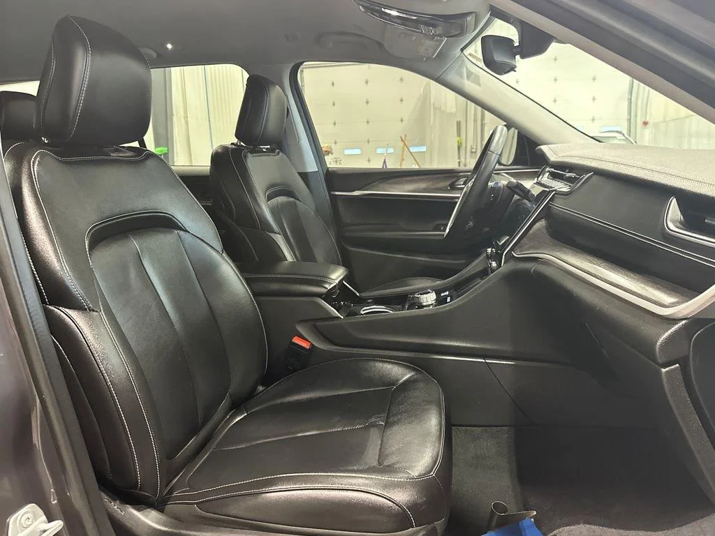 Used 2023 Gray Metallic Jeep Limited image 40