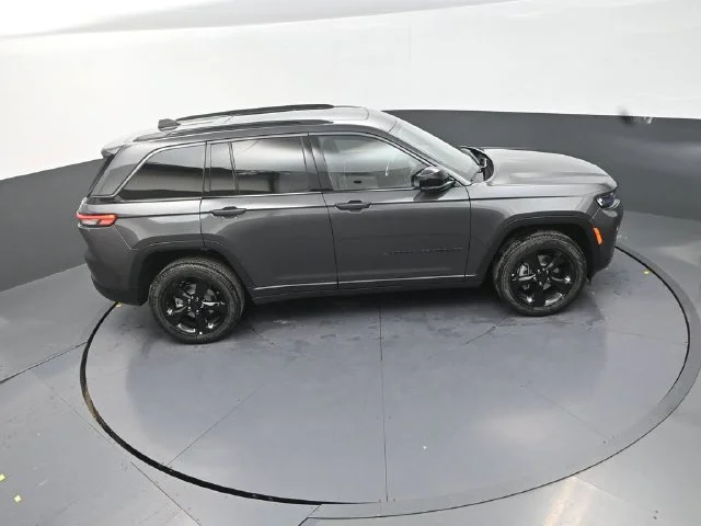 New 2026 Baltic Gray Metallic Clear-Coat Exterior Paint Jeep Limited image 17