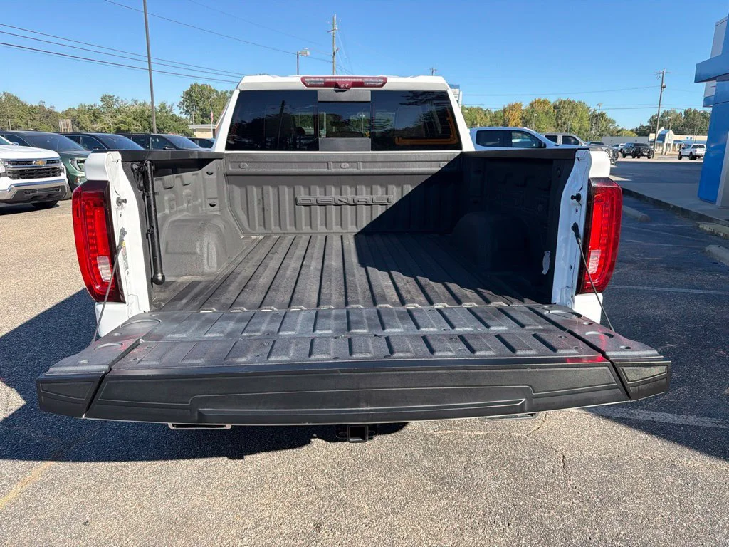 Used 2023 SUMMIT WHITE GMC Denali image 11