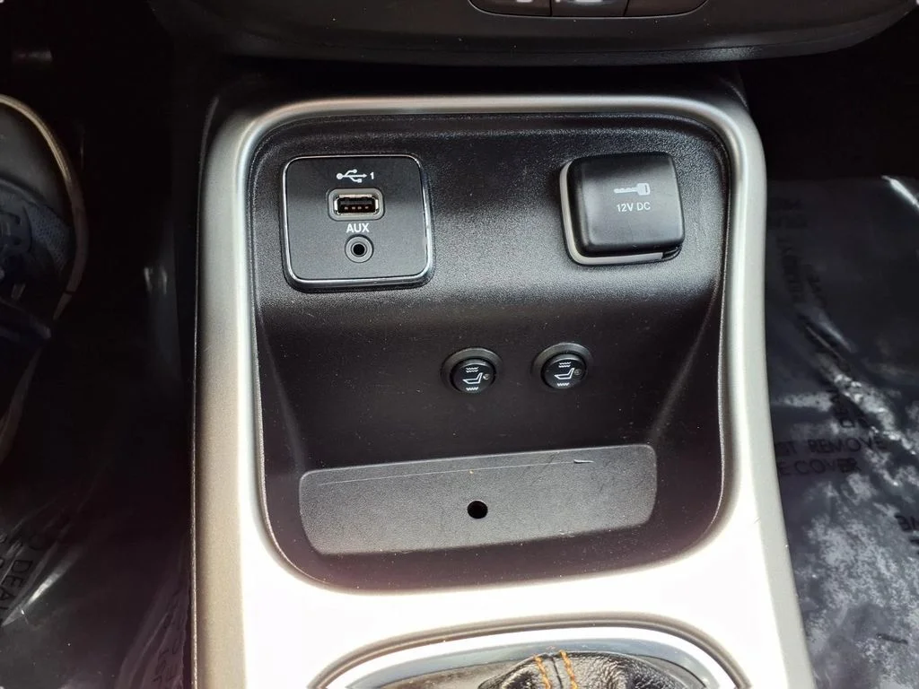 Certified Used 2020 Red Jeep Latitude image 10