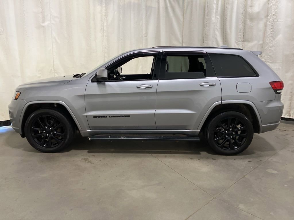 Used 2020 Billet Silver Metallic Clearcoat Jeep Altitude image 18