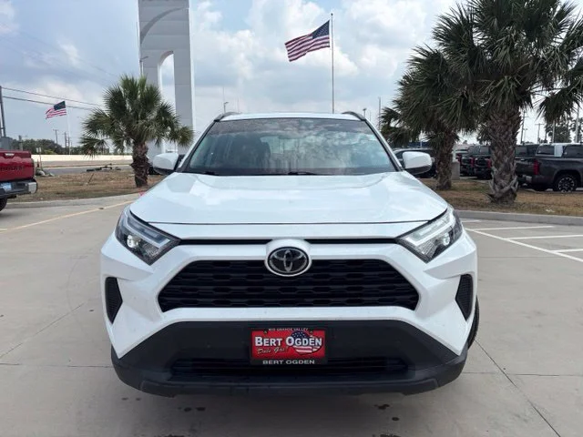 Used 2022 White Toyota XLE image 2