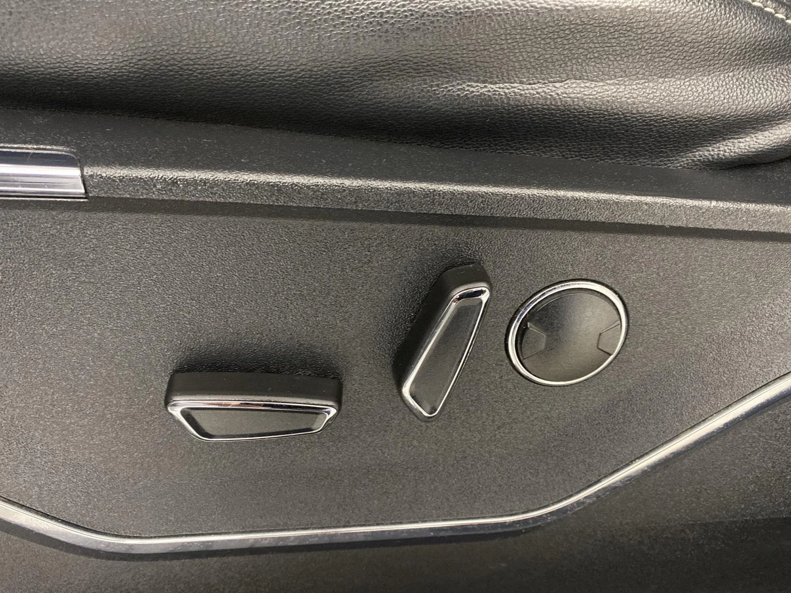 Used 2021 Iconic Silver Ford LARIAT image 11