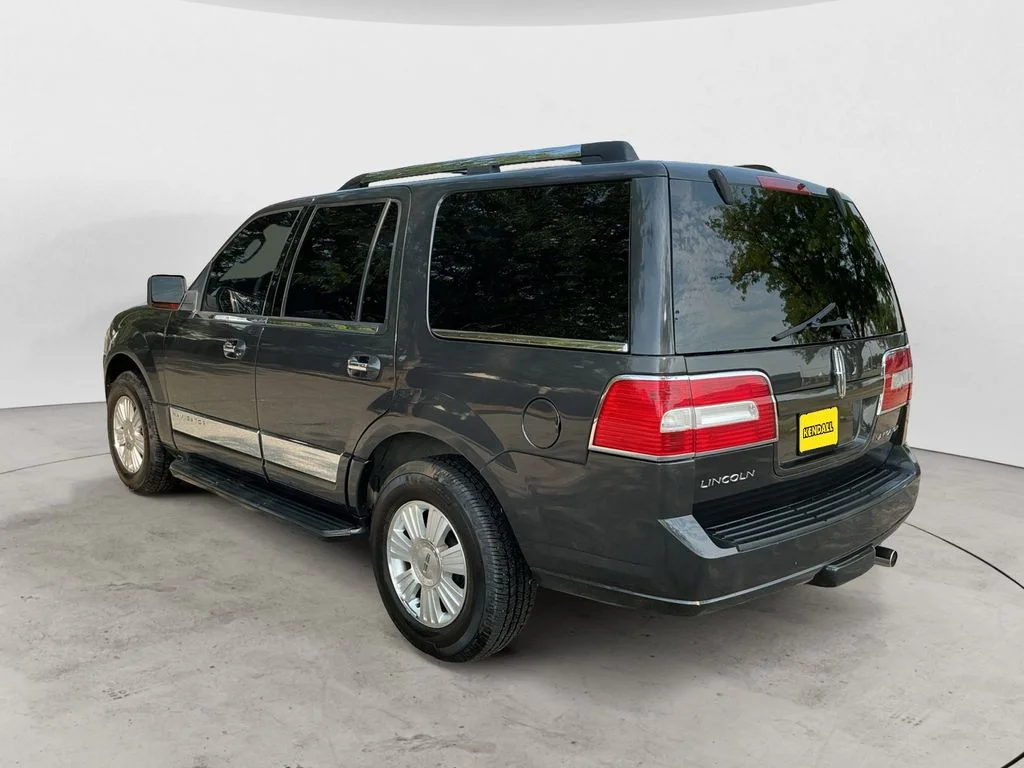 Used 2007 Gray Lincoln Base image 7