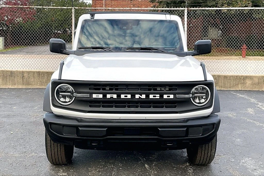 Used 2025 Oxford White Ford Base image 2