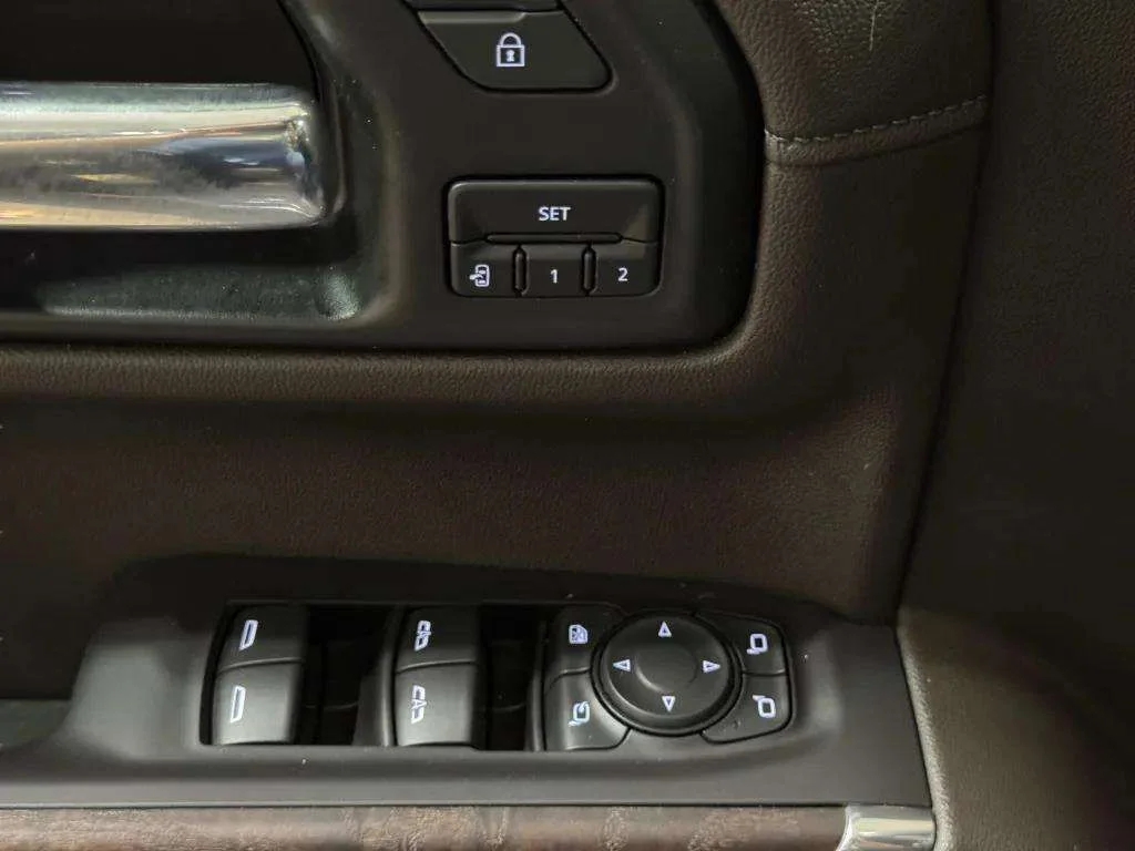 Used 2021 Green GMC Denali image 19