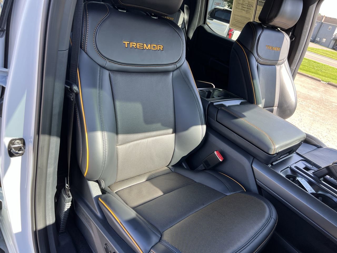 Used 2024 Oxford White Ford Tremor image 28