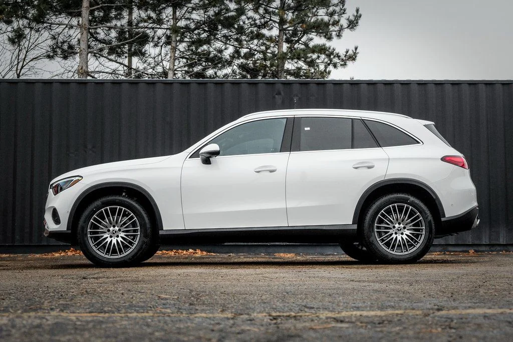 Certified Used 2026 Polar White Mercedes-Benz GLC 300 image 3
