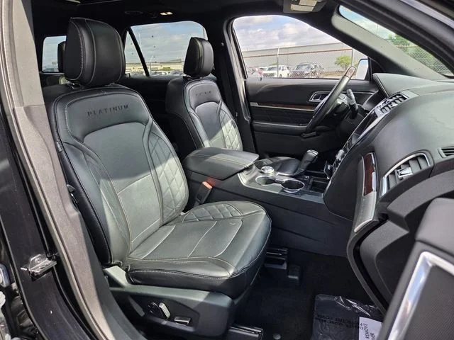 Used 2018 Black Ford Platinum image 16