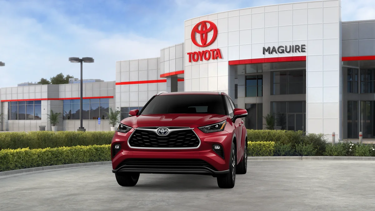New 2026 Ruby Flare Pearl Toyota XLE image 31