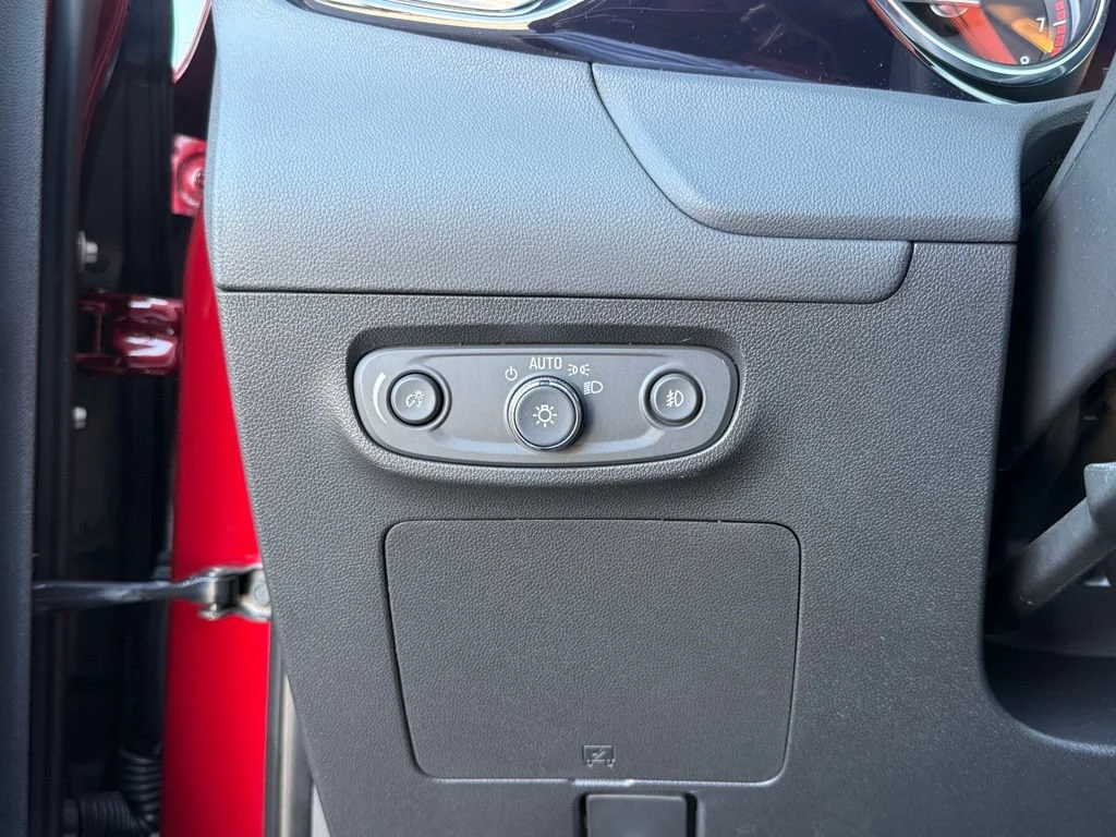 Used 2022 CINNABAR METALLIC Buick Select image 28