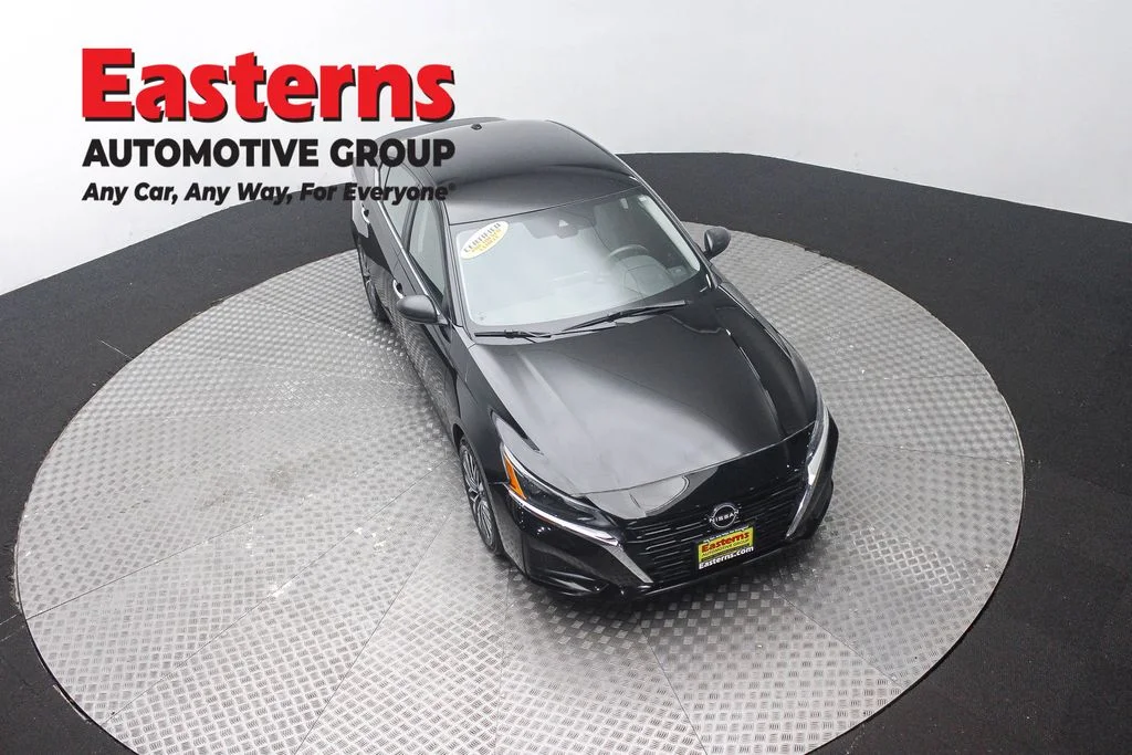 Used 2025 Black Nissan 2.5 SV image 3
