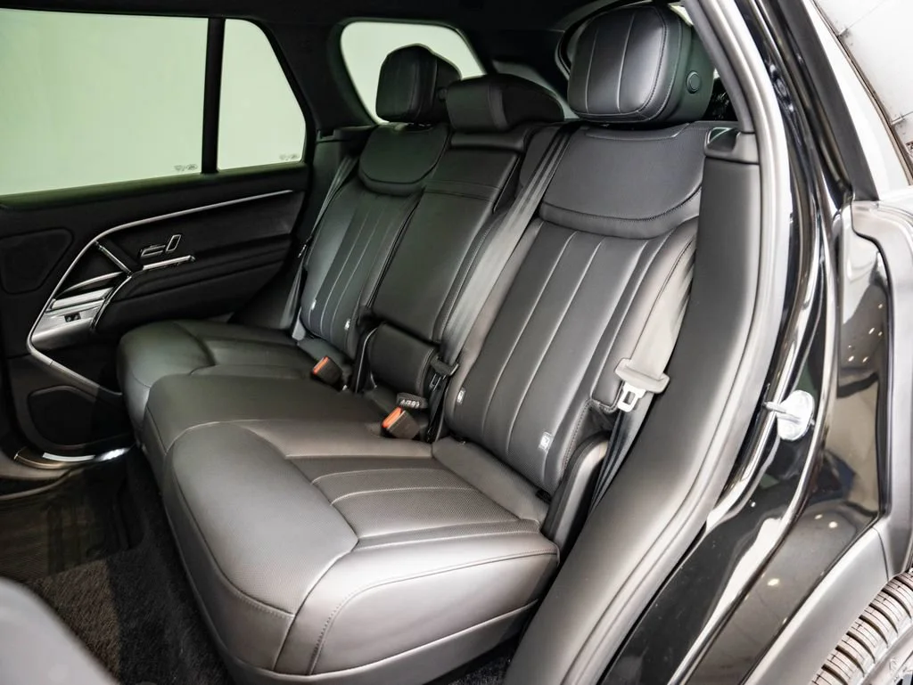 New 2026 Santorini Black Land Rover SE image 42