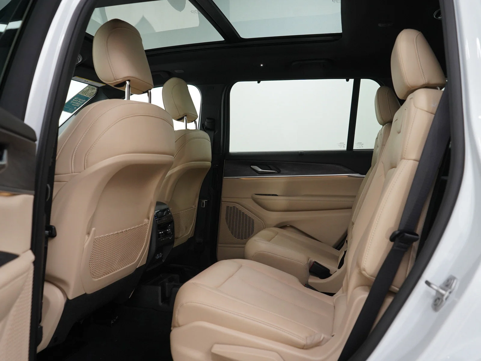 Used 2024 Bright White Clearcoat Jeep Limited image 19