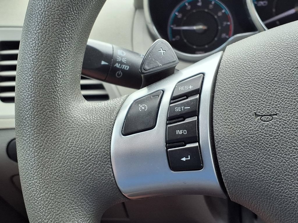Used 2009 Summit White Chevrolet LT w/1LT image 20