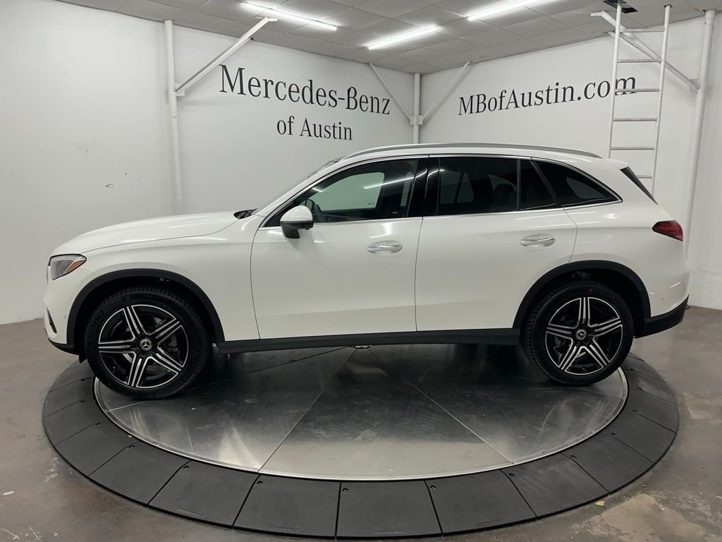 New 2027 Polar White Mercedes-Benz GLC 300 image 4