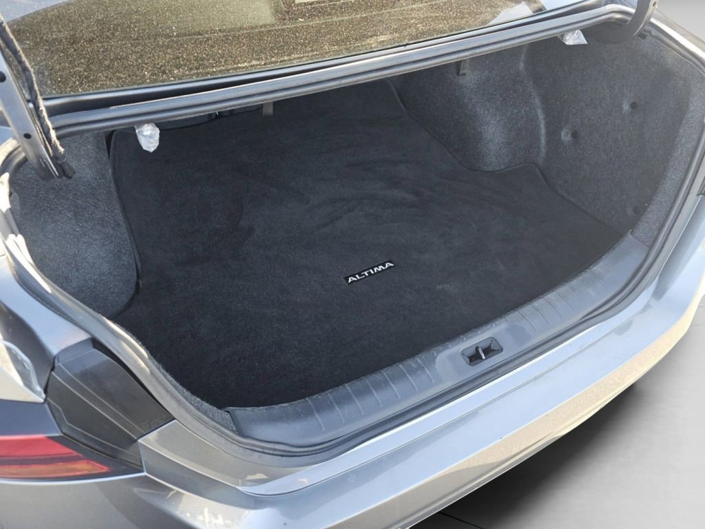 Used 2022 Gun Metallic Nissan 2.5 SV image 25