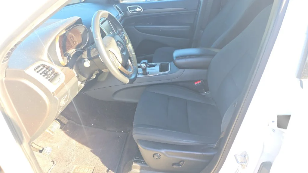 Used 2015 White/off-white Jeep Laredo image 14
