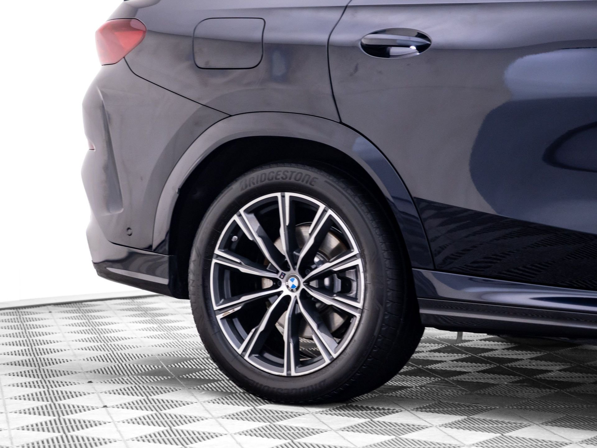 Used 2025 Black BMW xDrive40i image 36