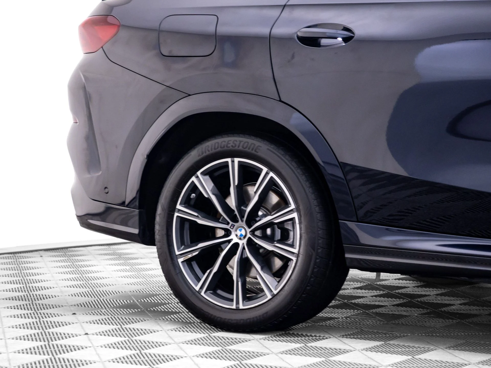 Used 2025 Black BMW xDrive40i image 36