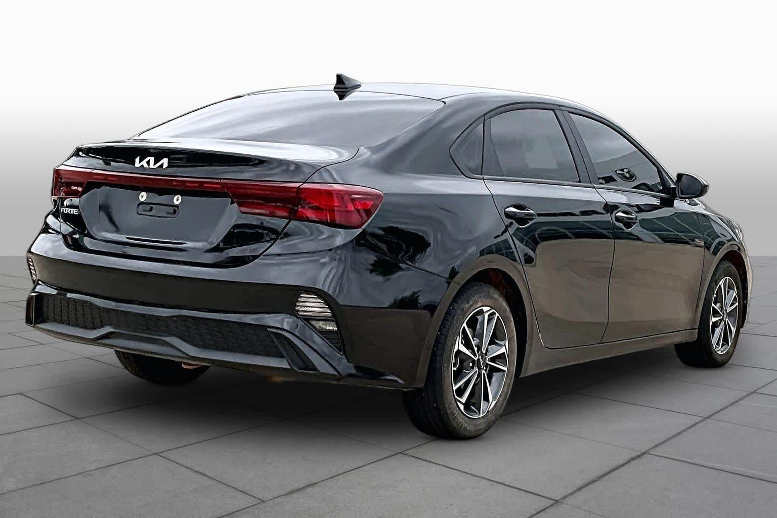 Used 2024 Aurora Black Kia LXS image 13