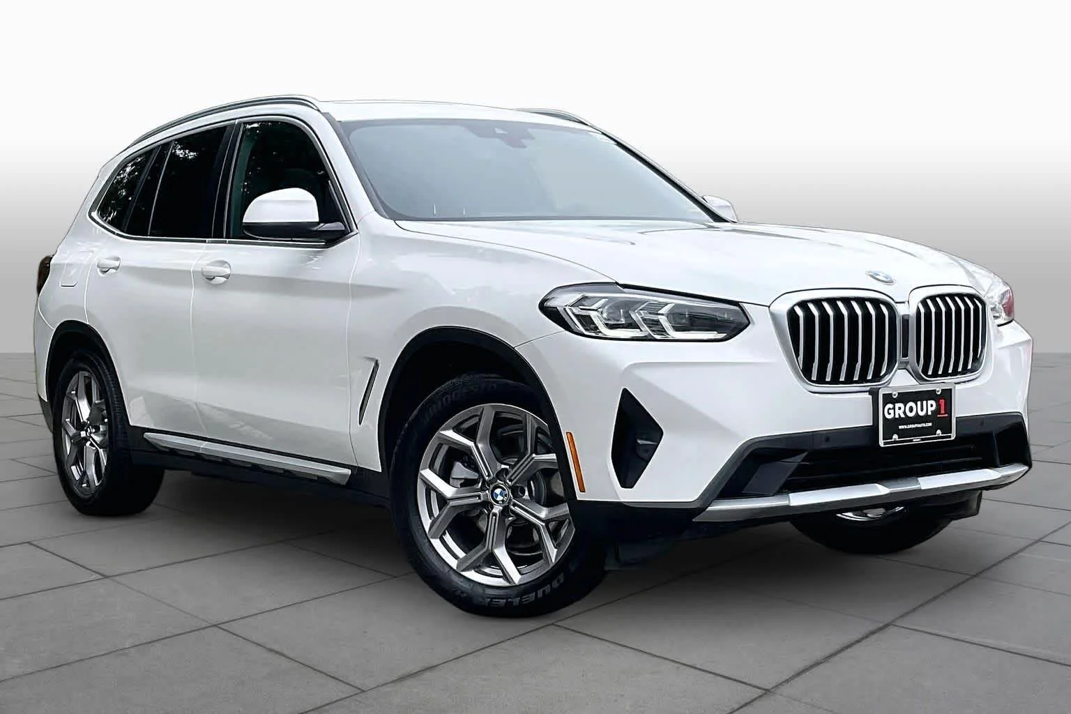 Used 2022 Mineral White Metallic BMW xDrive30i image 3