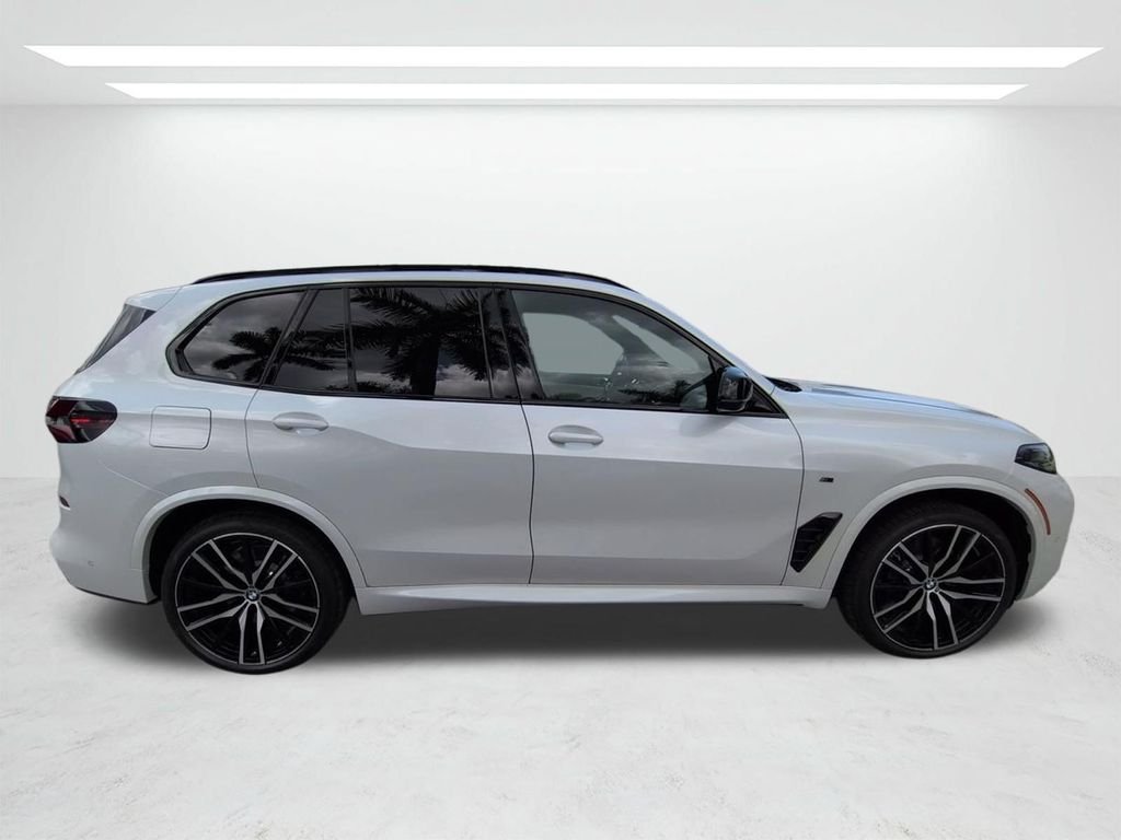 New 2026 White Metallic BMW M60i image 3