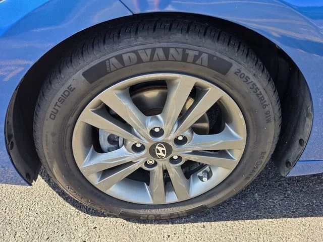 Used 2018 Blue Hyundai SEL image 8