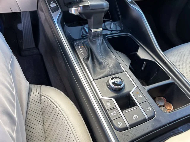 Used 2025 White Kia S image 19