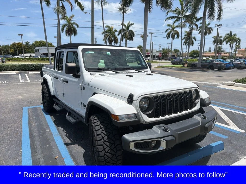 2024 Jeep Gladiator Sport S's photo