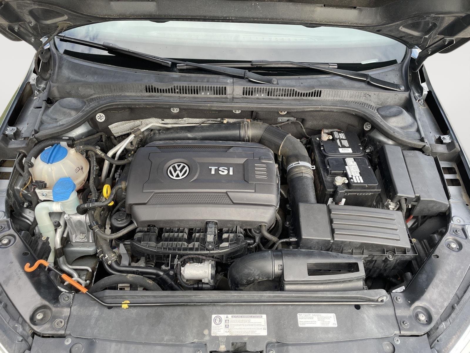 Used 2014 Platinum Gray Metallic Volkswagen SE image 17