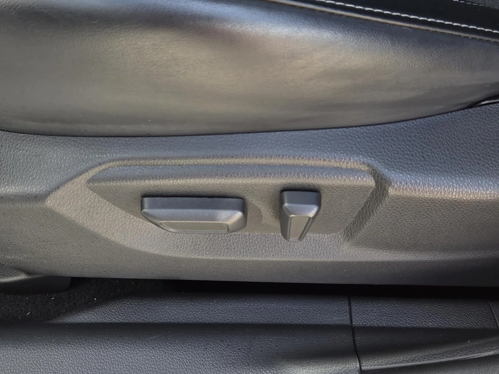 Used 2025 Alloy Silver Metallic Mitsubishi SE S-AWC image 29