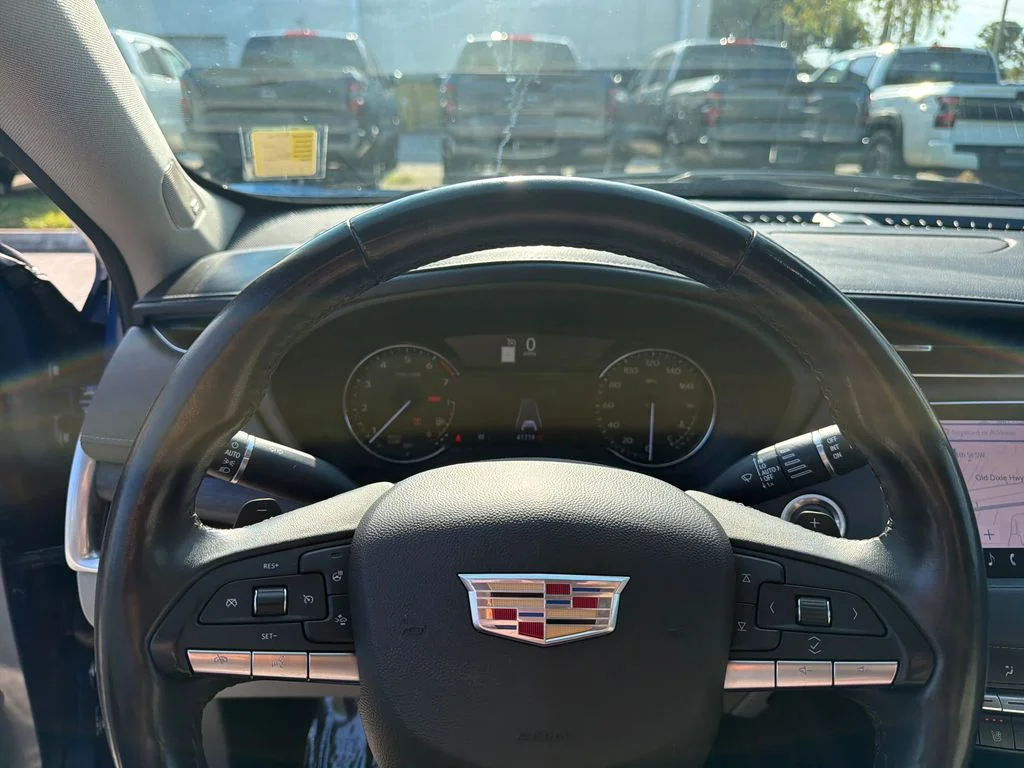 Used 2021  Cadillac Premium Luxury image 21