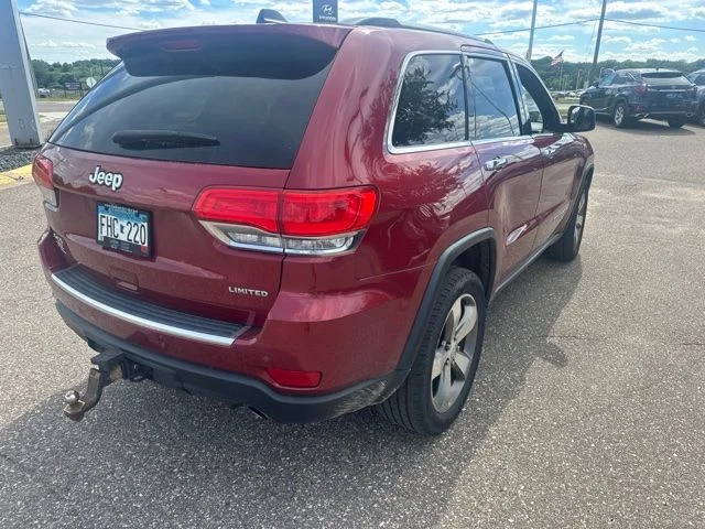 Used 2015 Red Jeep Limited image 3