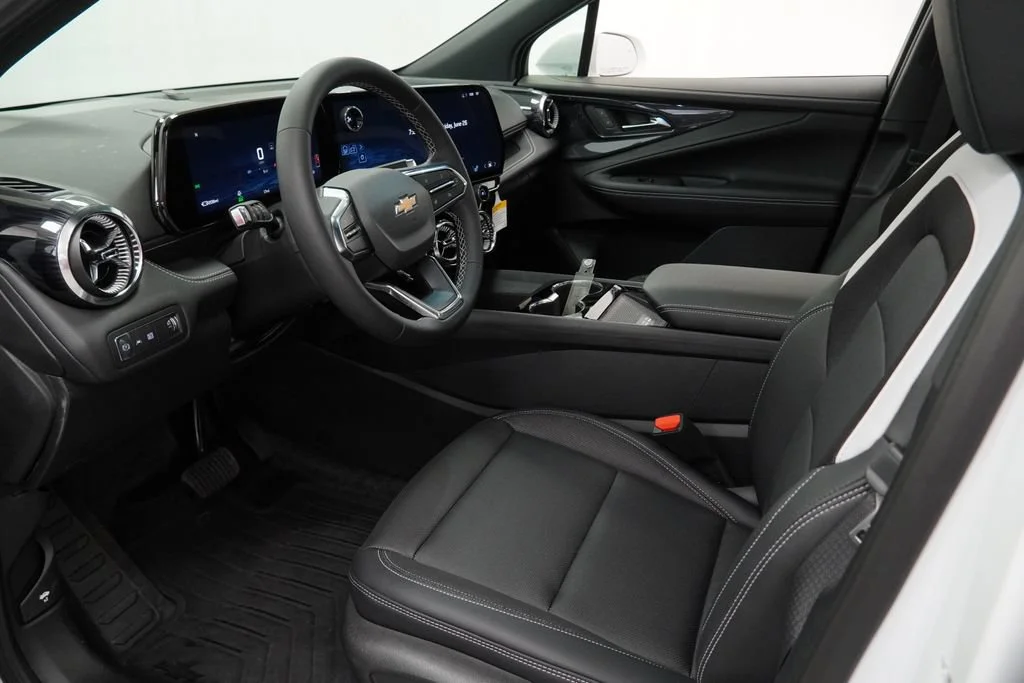 New 2026 Summit White Chevrolet LT image 10