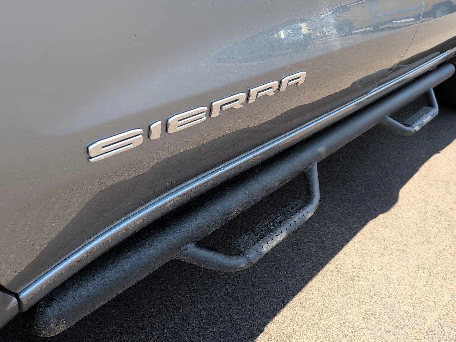 Used 2024 Sterling Metallic GMC SLT image 14