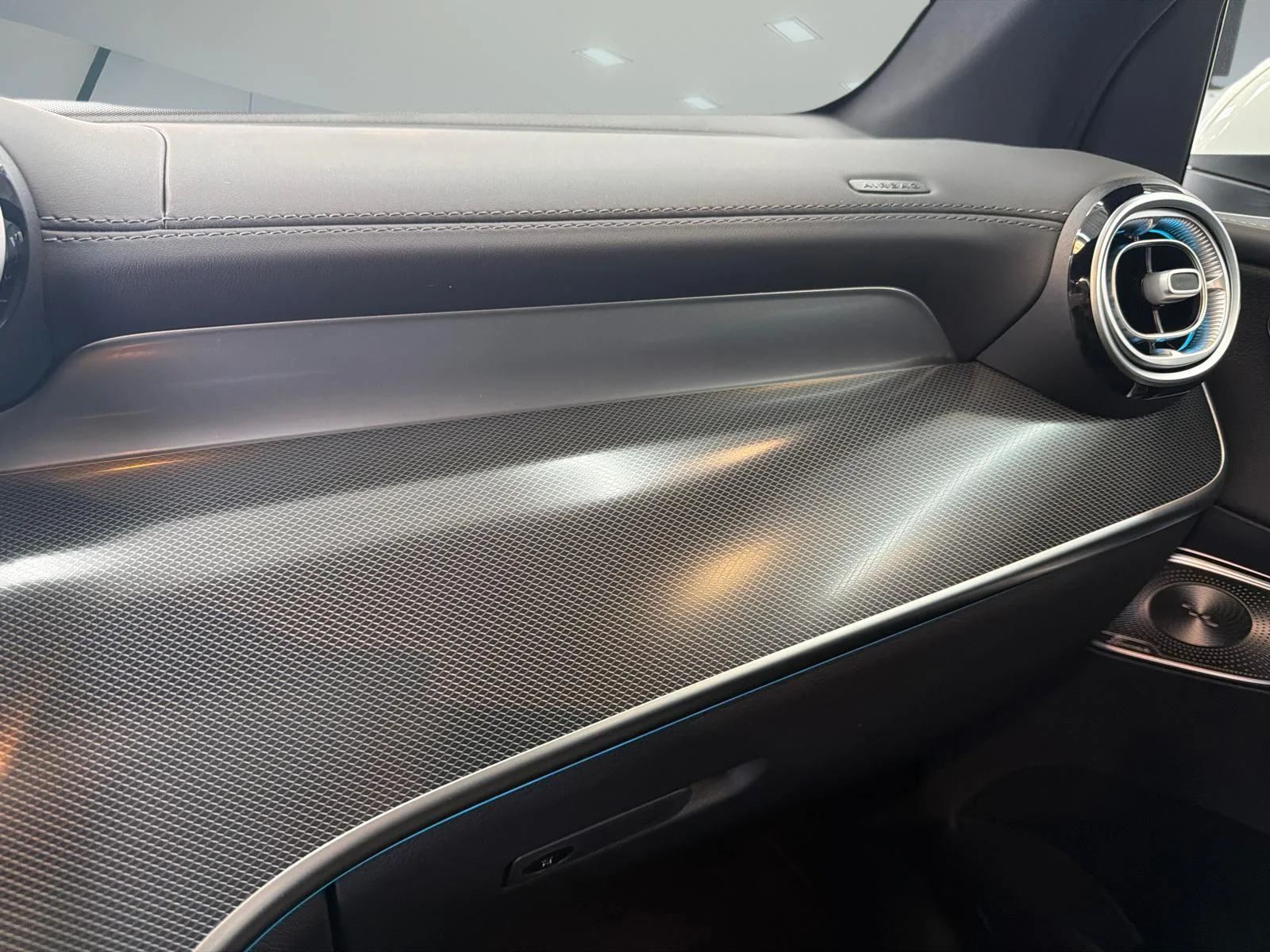 New 2026 White Mercedes-Benz GLC 300 image 20