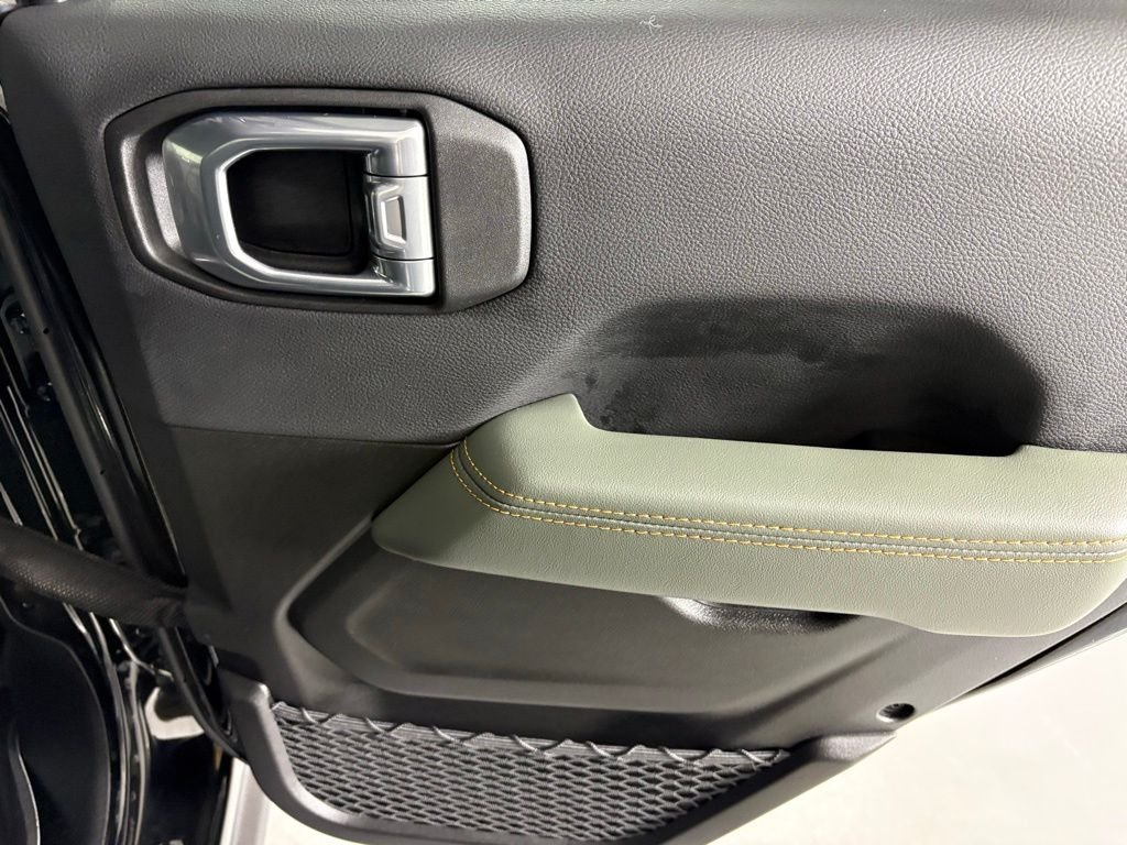 New 2026 Black Clearcoat Jeep Mojave X image 16