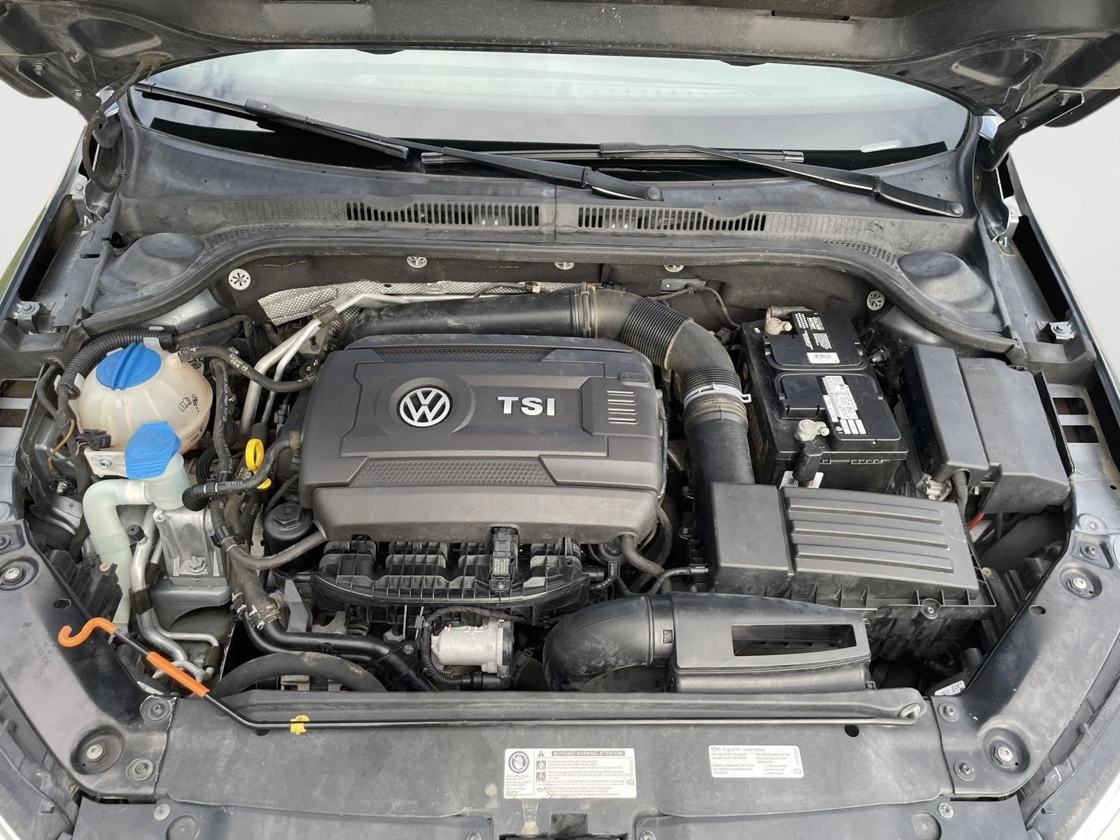 Used 2014 Platinum Gray Metallic Volkswagen SE image 17