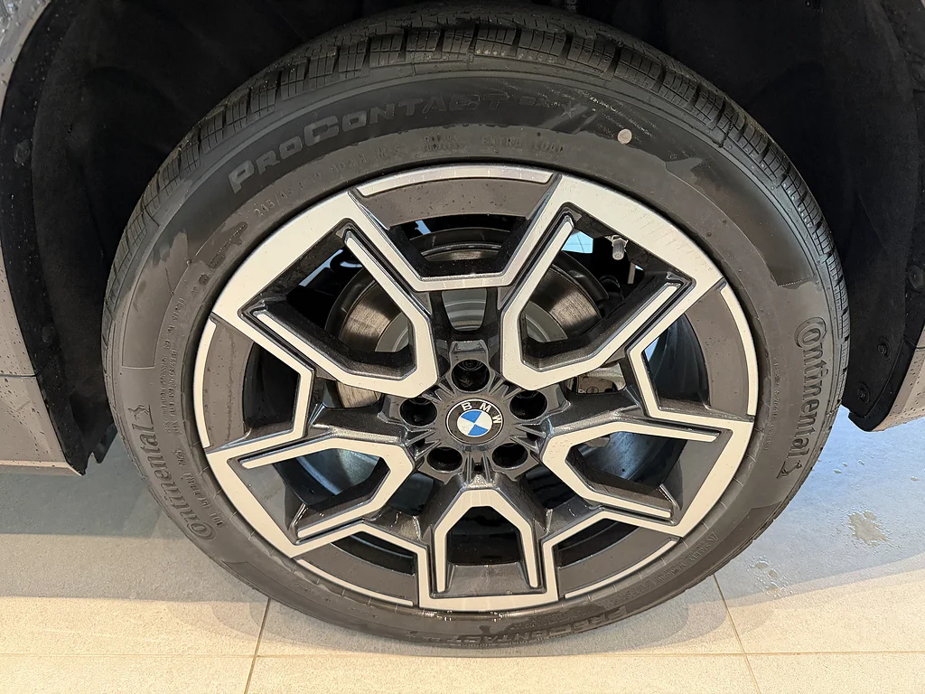 New 2026 Black Sapphire Metallic BMW xDrive28i image 7