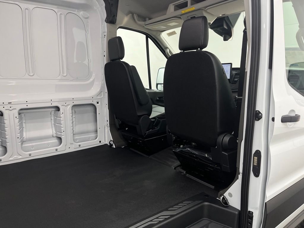 New 2026 White Ford Base image 33