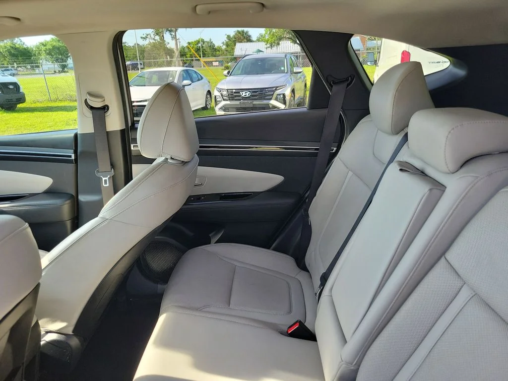 Used 2024 White Pearl Hyundai Limited image 31