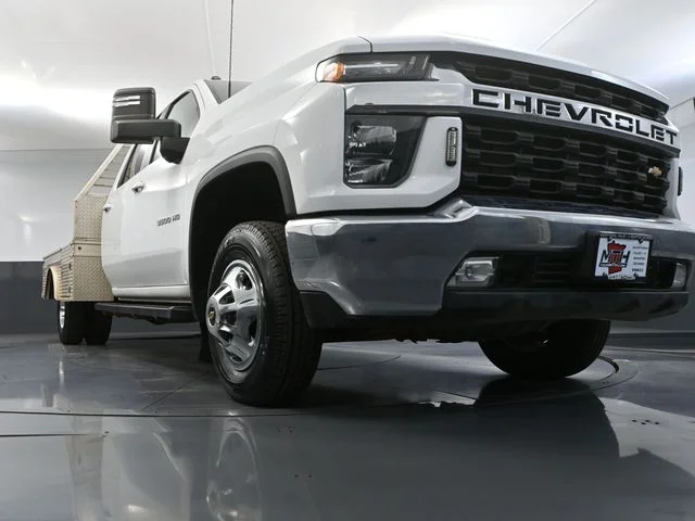 Used 2021 White Chevrolet LT image 43