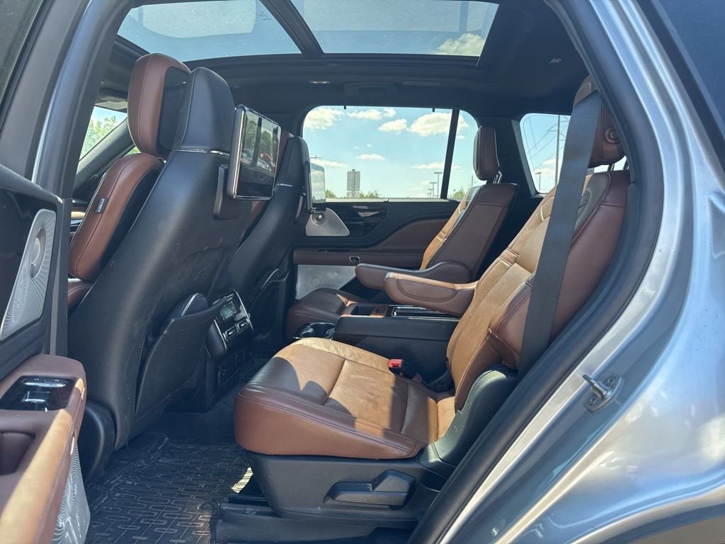 Used 2020 Silver Lincoln Reserve image 8