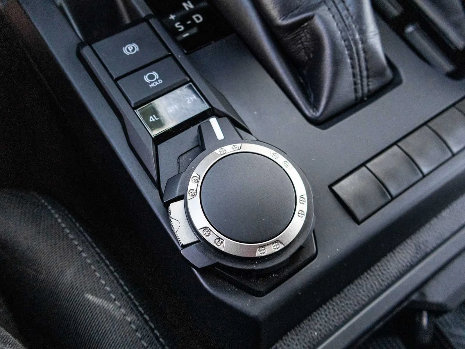 2025 Toyota Tacoma SR - Photo 29