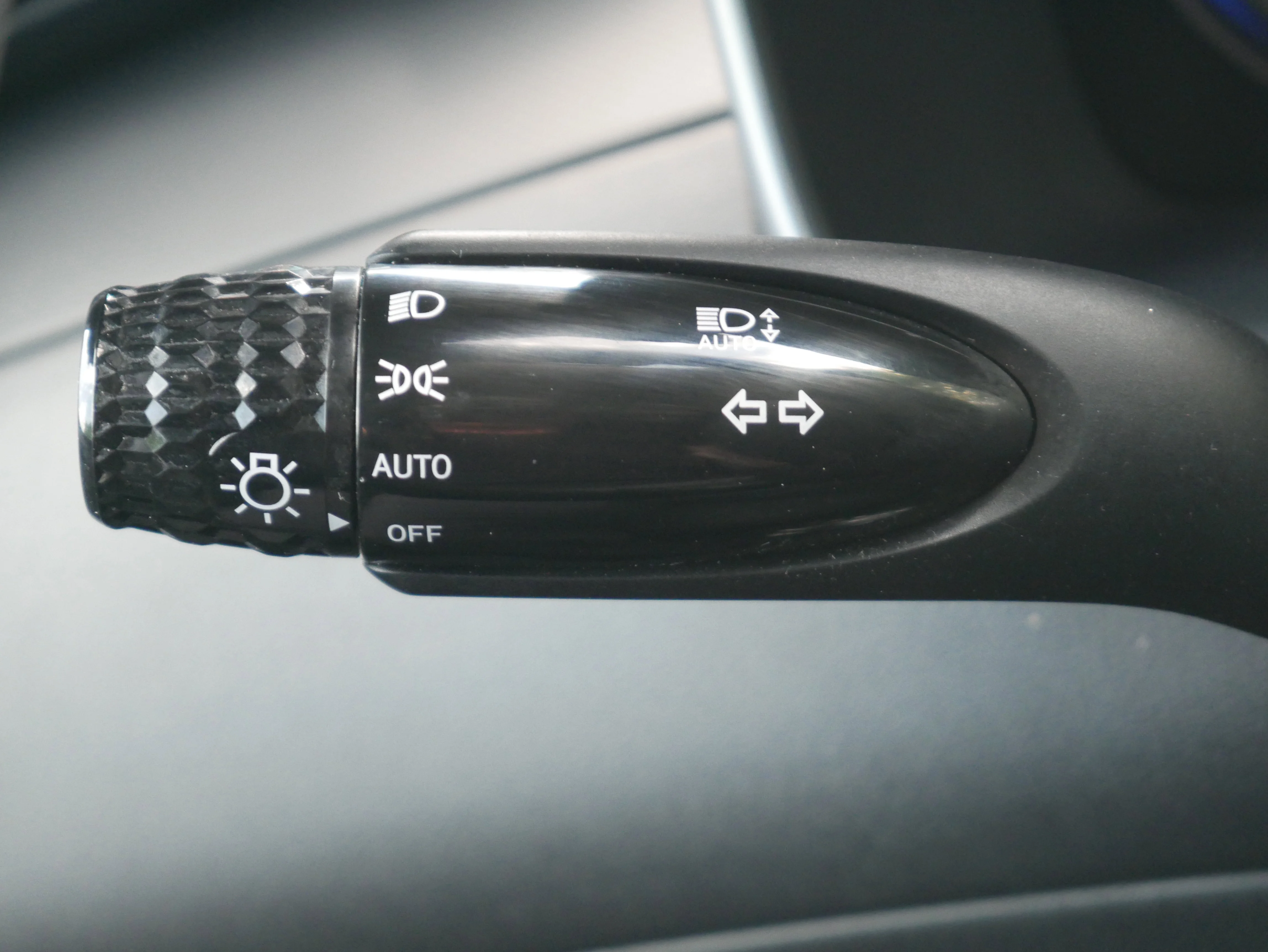 Used 2023 Serenity White Pearl Hyundai SEL image 27
