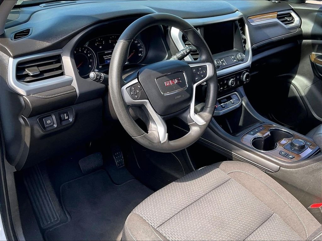 Used 2023 White GMC SLE image 8