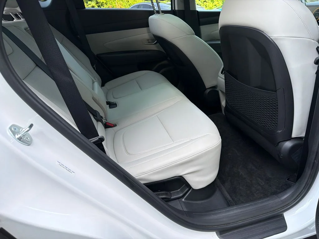 Used 2025 White Hyundai SEL Convenience image 15